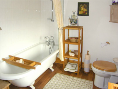 Bathroom of Lothlorien Cottage Holiday Accomodation in Wales